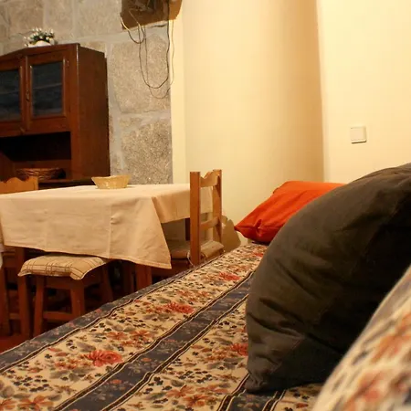 Cosy In Seia, 25 Sqm, Welcoming Fireplace