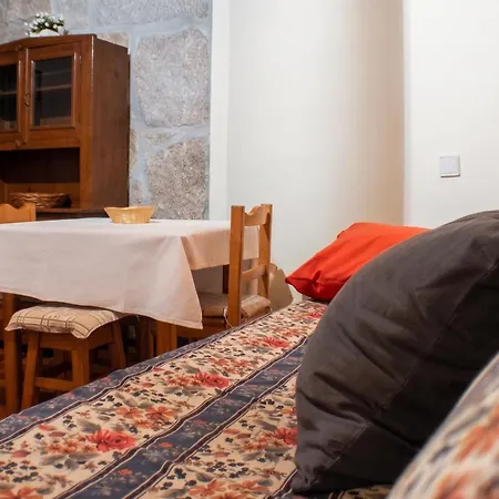 Apartment Cosy In Seia, 25 Sqm, Welcoming Fireplace Seia